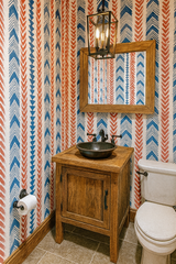 Chevron chant wallpaper with vertical arrow pattern, featuring alternating blue and red sections.