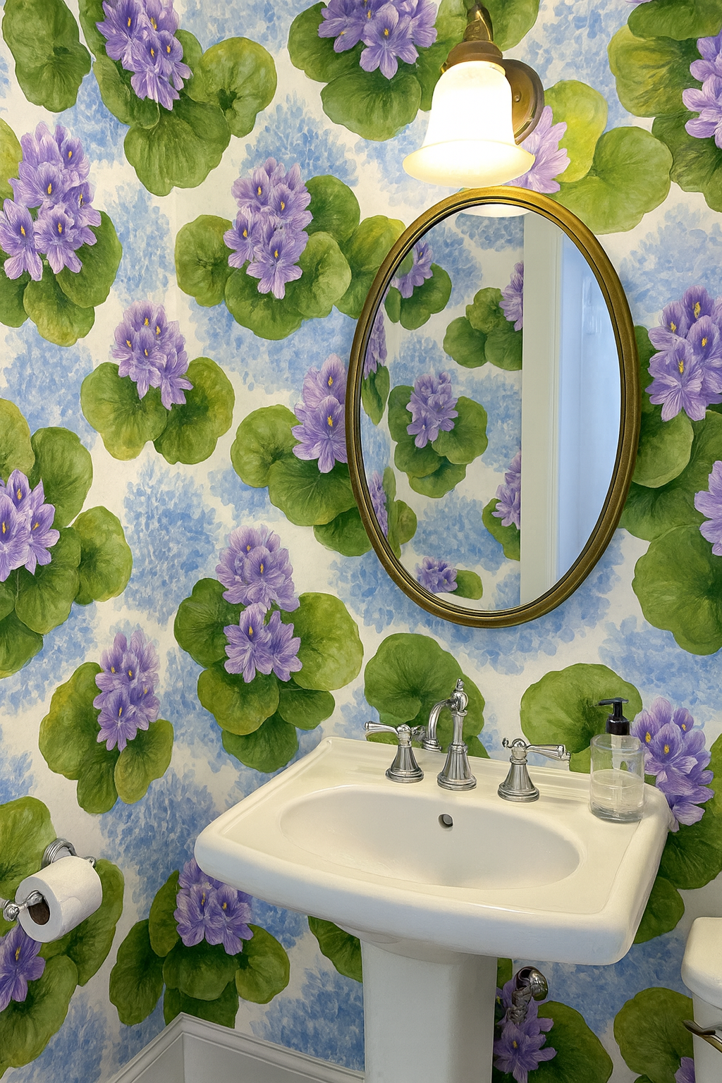 Floral wallpaper with blue and green patterns, featuring hyacinths.
